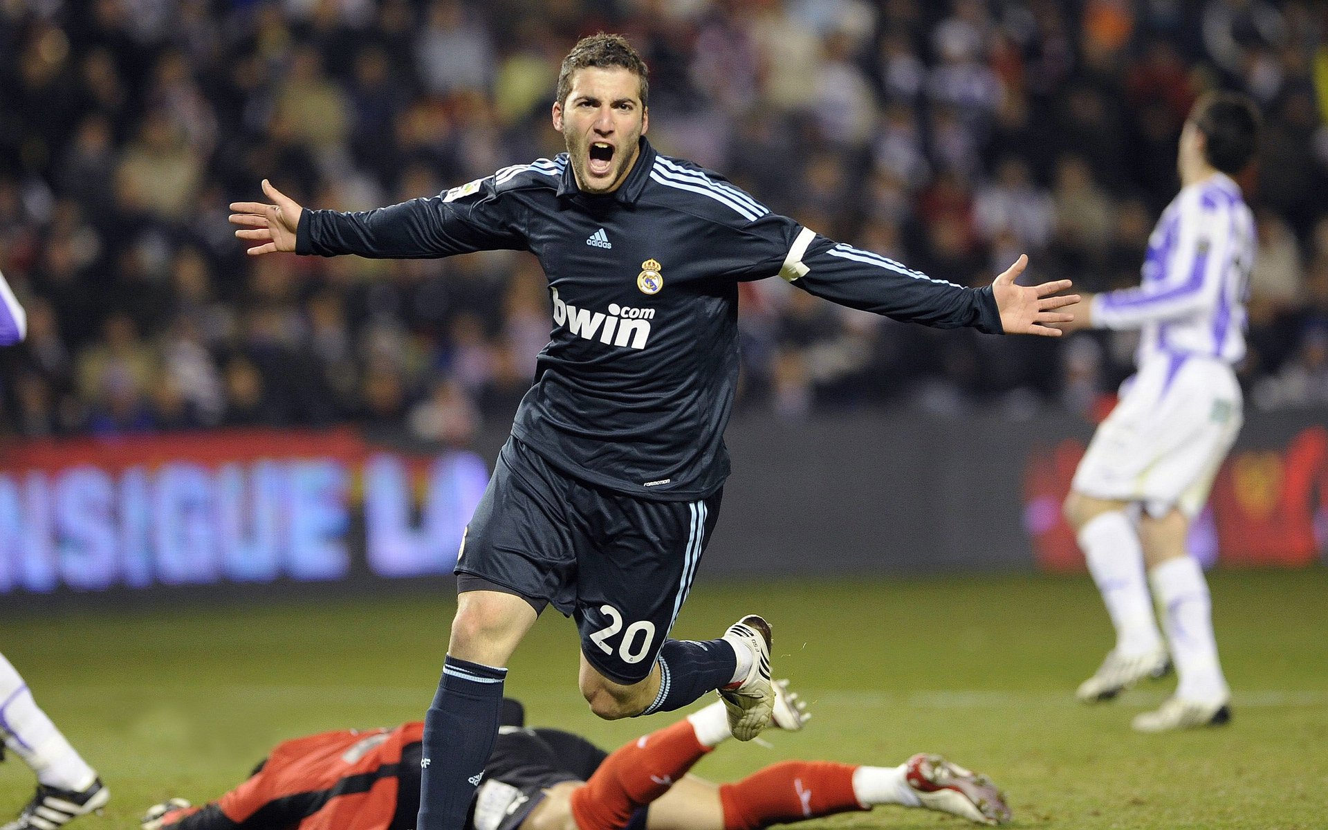 爱游戏电竞同步-“中超俱乐部引进外援潮：实力与挑战并存”，中超联赛外援大名单